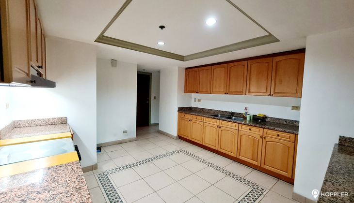 "3BR Condo for Rent in Luna Gardens, Rockwell Center, Makati"03
