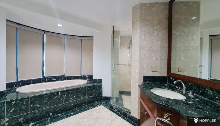 "3BR Condo for Rent in Luna Gardens, Rockwell Center, Makati"06