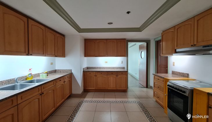 "3BR Condo for Rent in Luna Gardens, Rockwell Center, Makati"08