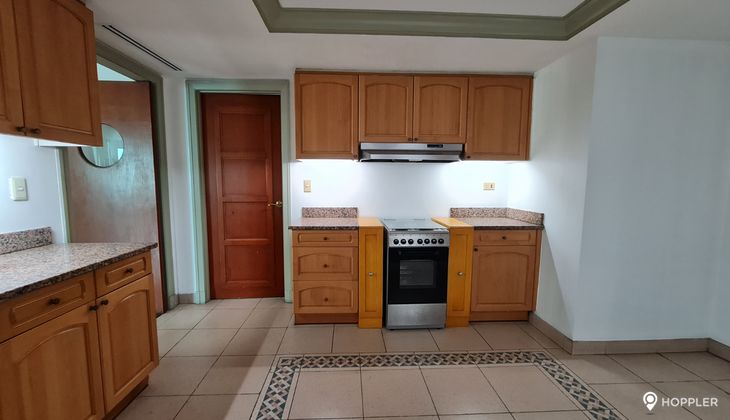 "3BR Condo for Rent in Luna Gardens, Rockwell Center, Makati"09