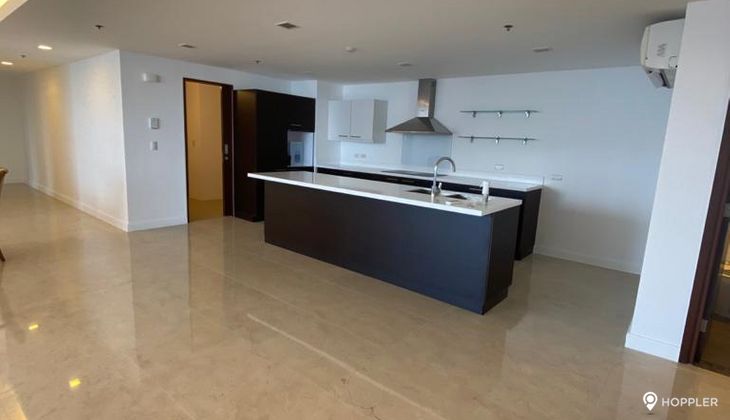 "4BR Condo for Rent in The Suites at One Bonifacio High Street, BGC - Bonifacio Global City, Taguig"04