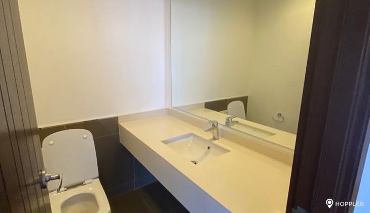 "4BR Condo for Rent in The Suites at One Bonifacio High Street, BGC - Bonifacio Global City, Taguig"10