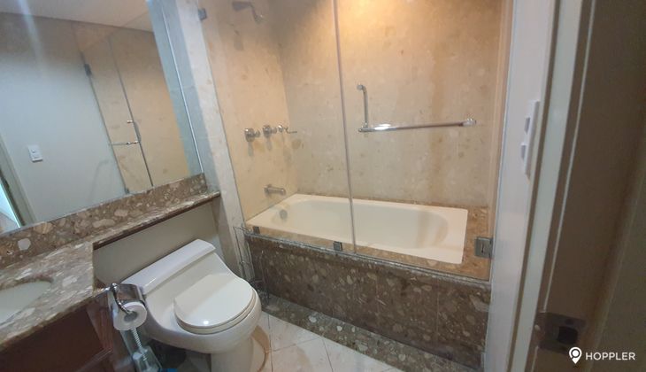 "3BR Condo for Rent in Hidalgo Place, Rockwell Center, Makati"06