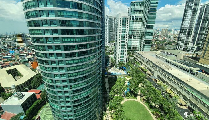 "3BR Condo for Rent in Hidalgo Place, Rockwell Center, Makati"10