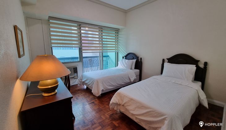 "2BR Condo for Rent in The Frabella 1, Legazpi Village, Makati"10