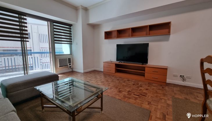 "2BR Condo for Rent in The Frabella 1, Legazpi Village, Makati"02