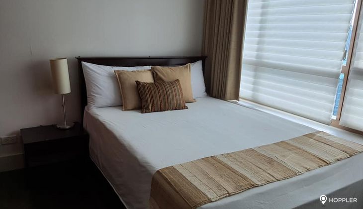 "2BR Condo for Rent in Edades Tower and Garden Villas, Rockwell Center, Makati"05