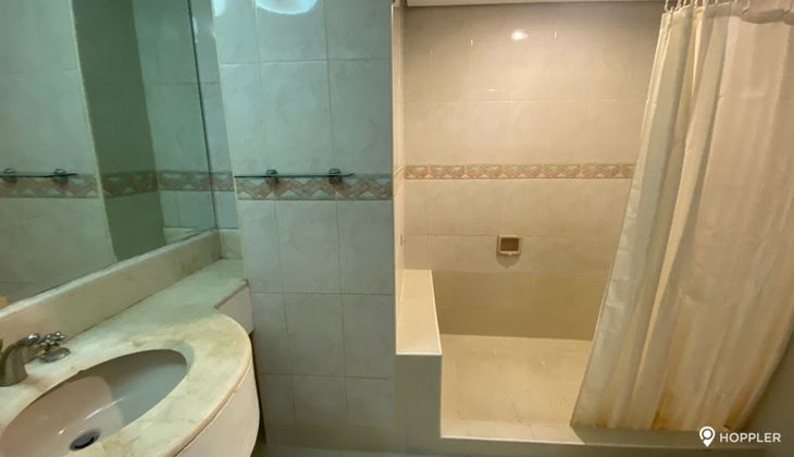 "2BR Condo for Rent in One Lafayette Square, Salcedo Village, Makati"02