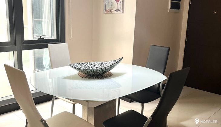 "2BR Condo for Rent in Greenbelt Hamilton, Legazpi Village, Makati"10