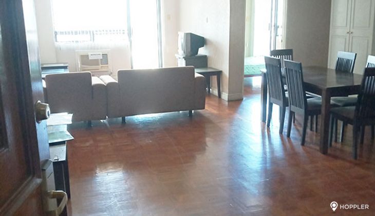 "2BR Condo for Rent in BSA Suites, Legazpi Village, Makati"02