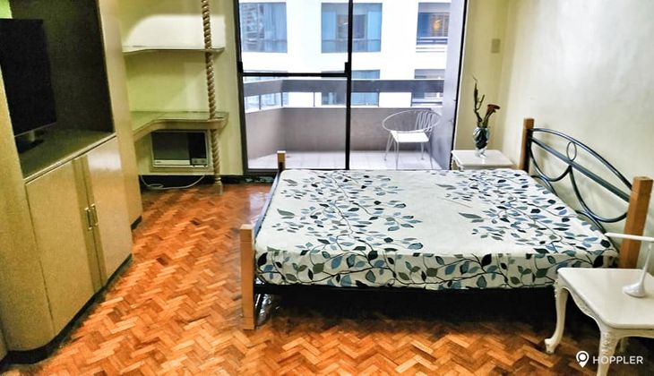 "2BR Condo for Rent in LPL Manor, Salcedo Village, Makati"05