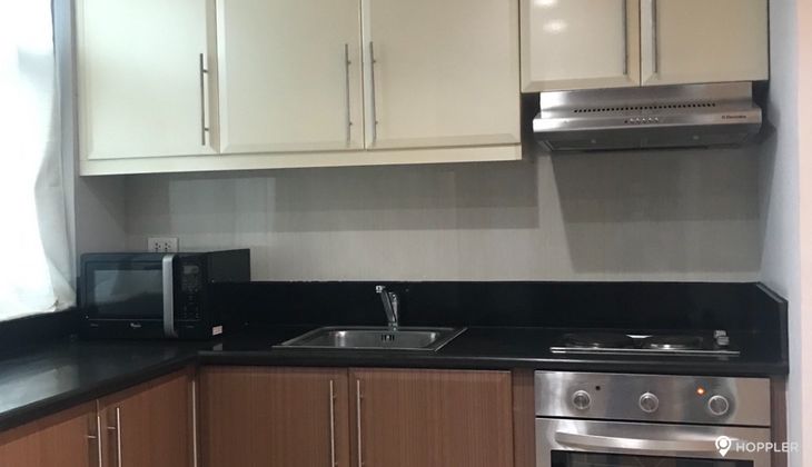 "Studio Condo for Rent in Greenbelt Madison, Legazpi Village, Makati"06