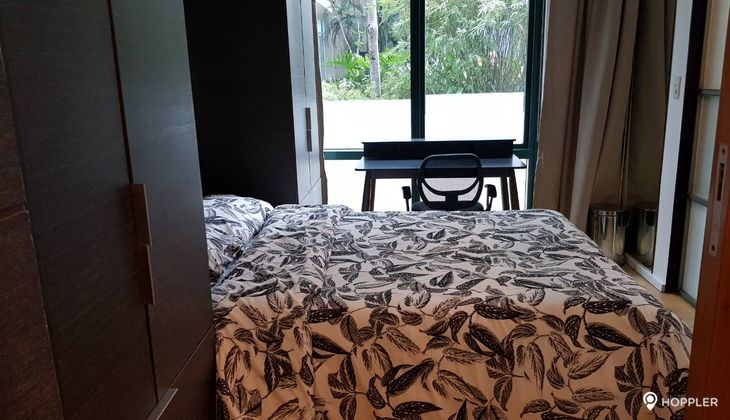 "2BR Condo for Rent in Amorsolo West, Rockwell Center, Makati"10