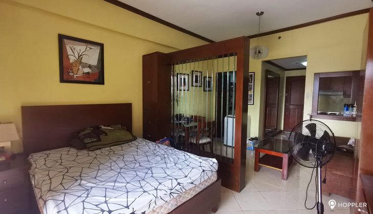 "Studio Condo for Rent in Paseo Parkview Suites, Salcedo Village, Makati"02