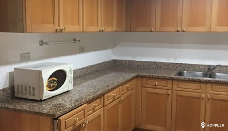 "2BR Condo for Rent in Amorsolo East, Rockwell Center, Makati"03