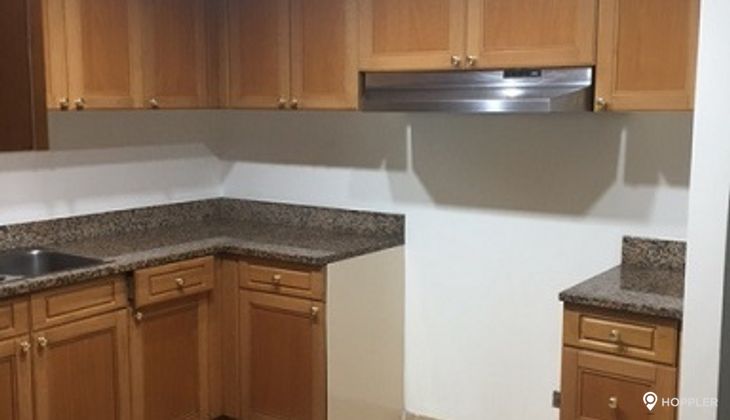 "2BR Condo for Rent in Amorsolo East, Rockwell Center, Makati"06