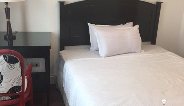 "2BR Condo for Rent in Amorsolo East, Rockwell Center, Makati"09