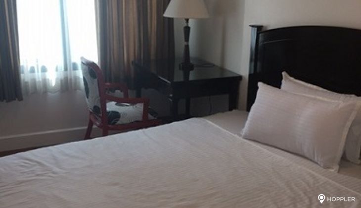 "2BR Condo for Rent in Amorsolo East, Rockwell Center, Makati"10