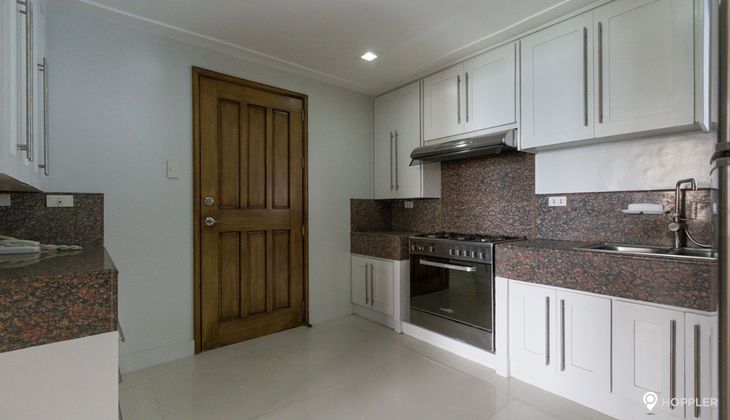 "4BR Condo for Rent in Le Metropole, Salcedo Village, Makati"04