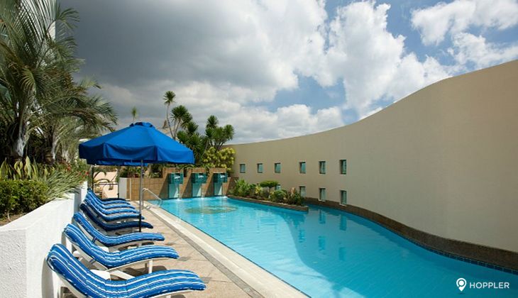 "3BR Condo for Rent in Fraser Place, Salcedo Village, Makati"04