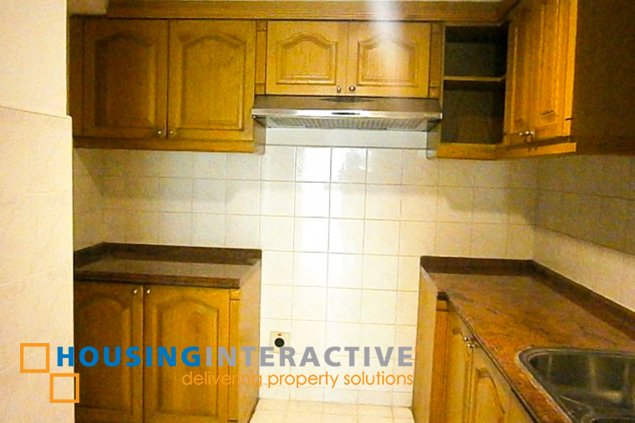 SEMI - FURNISHED 3 BEDROOM UNIT - FOR RENT AT GOLDEN EMPIRE05
