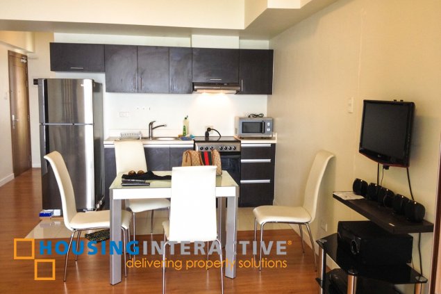 FULLY FURNISHED 1BR UNIT IN ETON BAYPARK MANILA FOR RENT03