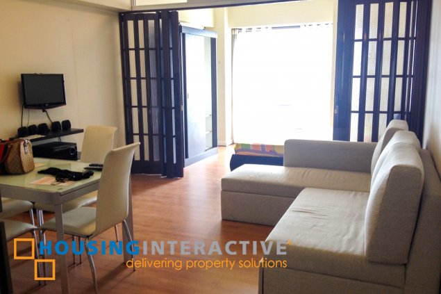 FULLY FURNISHED 1BR UNIT IN ETON BAYPARK MANILA FOR RENT07