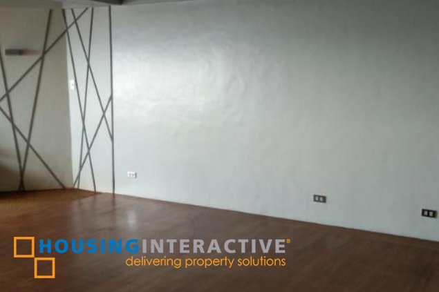 Unfurnished 2 BR Unit For Rent in Legaspi Towers 30004