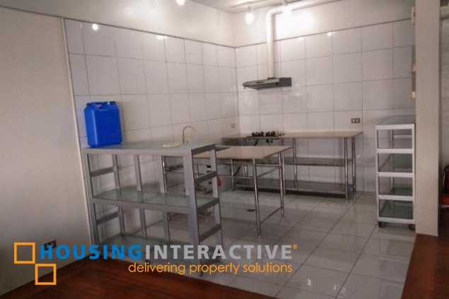 Unfurnished 2 BR Unit For Rent in Legaspi Towers 30005