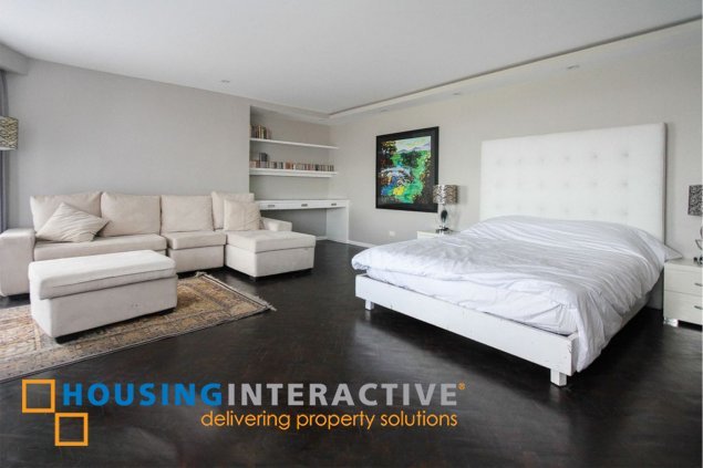 EXQUISITE FULLY FURNISHED 3-BEDROOM UNIT FOR SALE IN LEGASPI TOWERS 30006