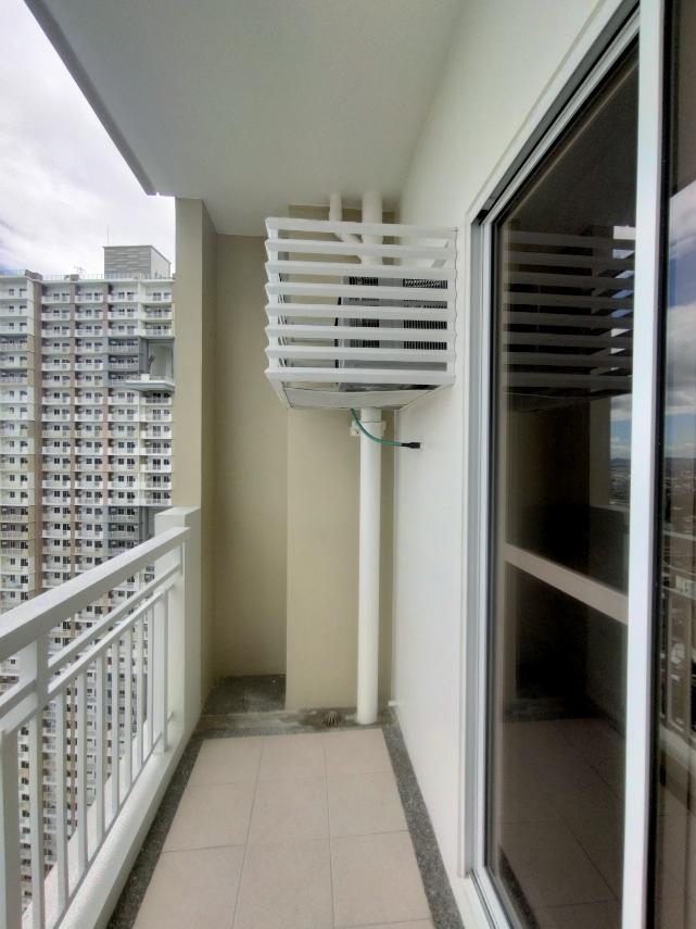 Infina Towers North Tower Semi-furnished 1 Bedroom03