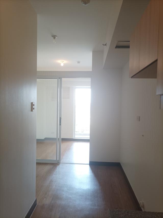 Infina Towers South Tower Semi-furnished 1 Bedroom05