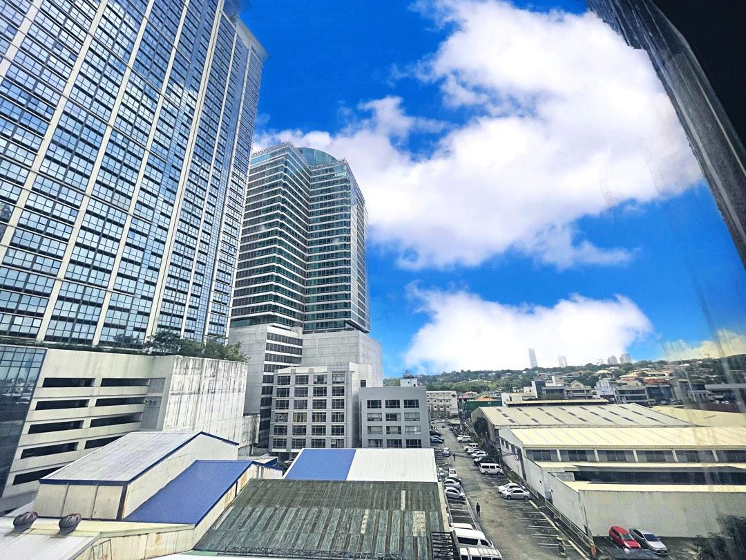 Eastwood Condo for Rent08