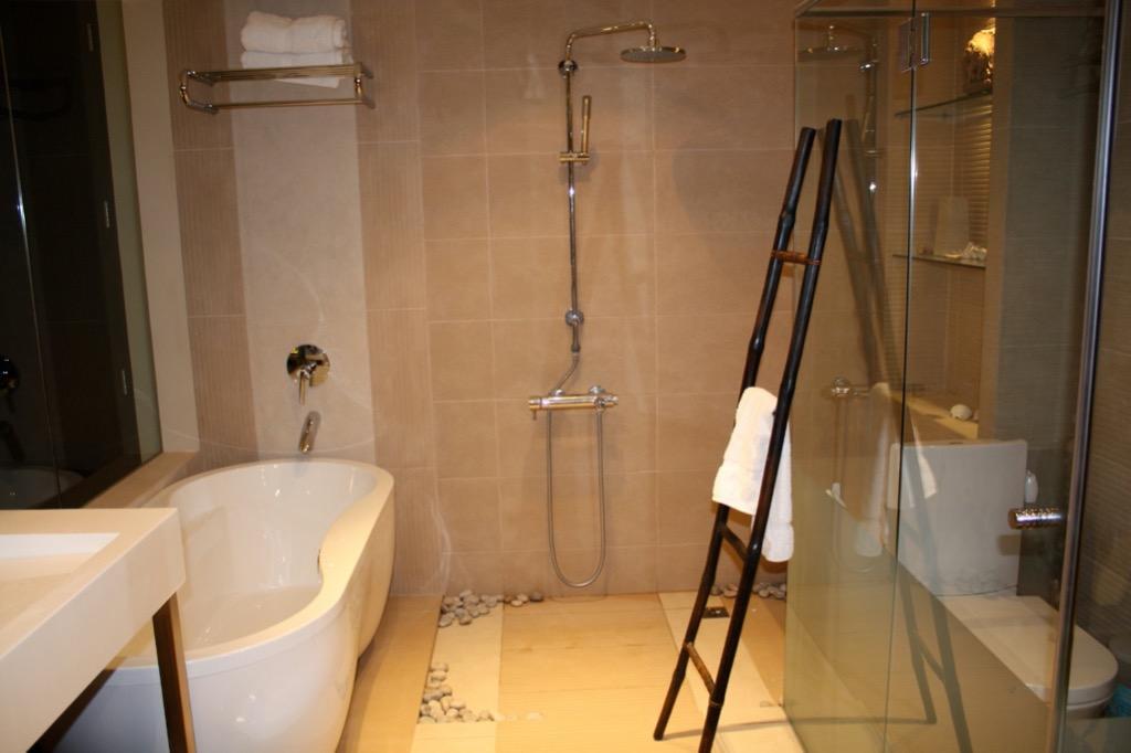 One Serendra 2 bedroom for Rent06