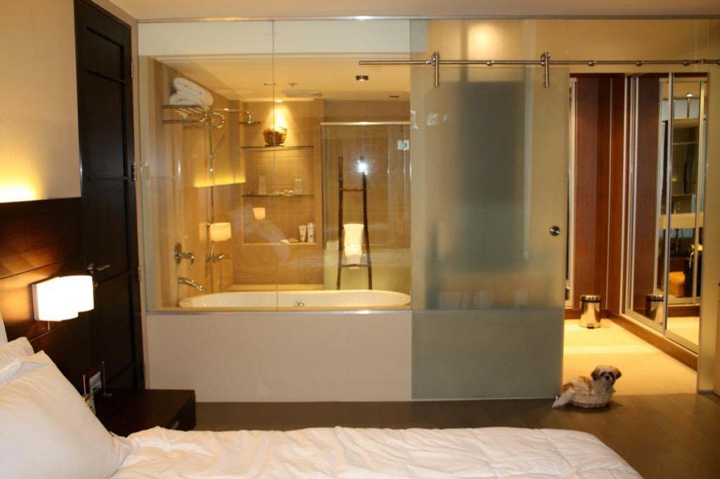 One Serendra 2 bedroom for Rent07