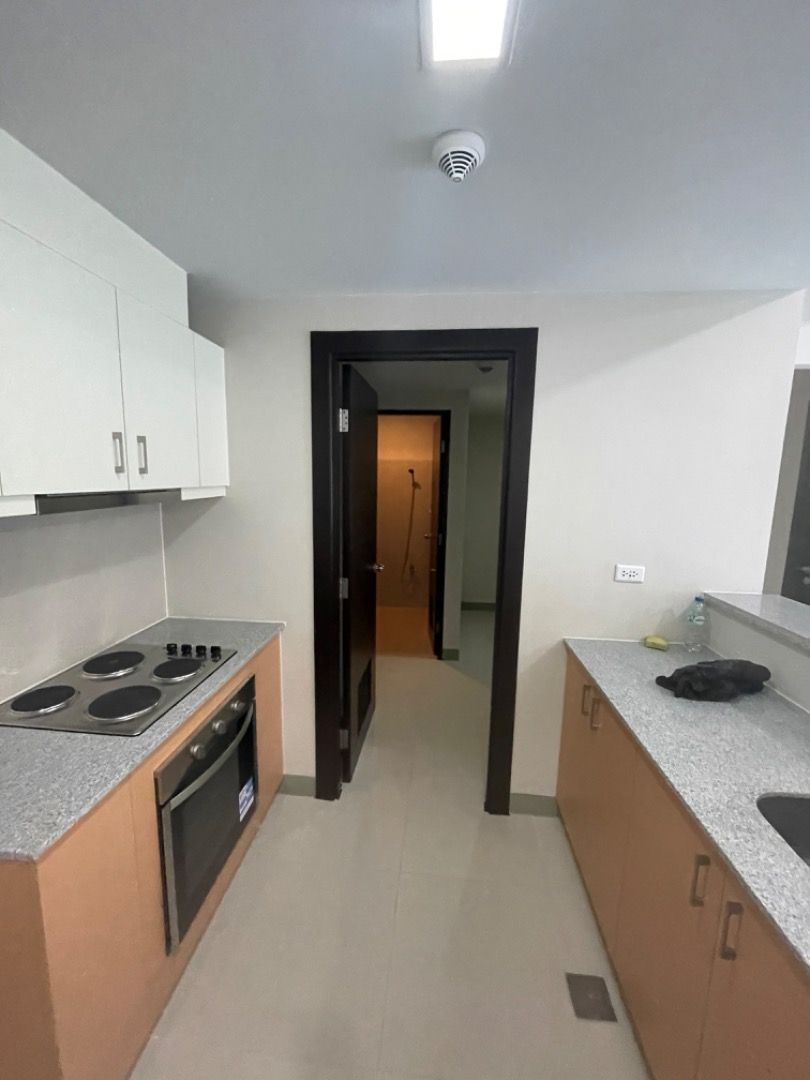 2BR w/ Balcony in Parksuites 2 BGC For Rent02
