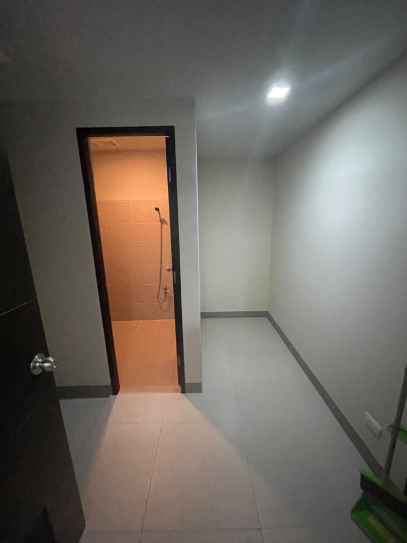 2BR w/ Balcony in Parksuites 2 BGC For Rent03