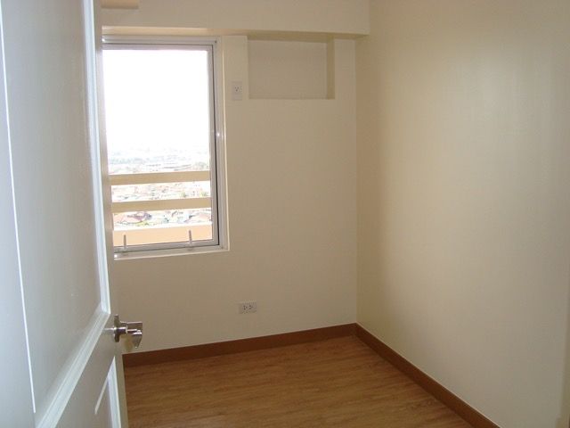 DMCI Illumina Residences 2 BR 70 sqm for rent05