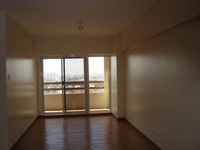 DMCI Illumina Residences 2 BR 70 sqm for rent06