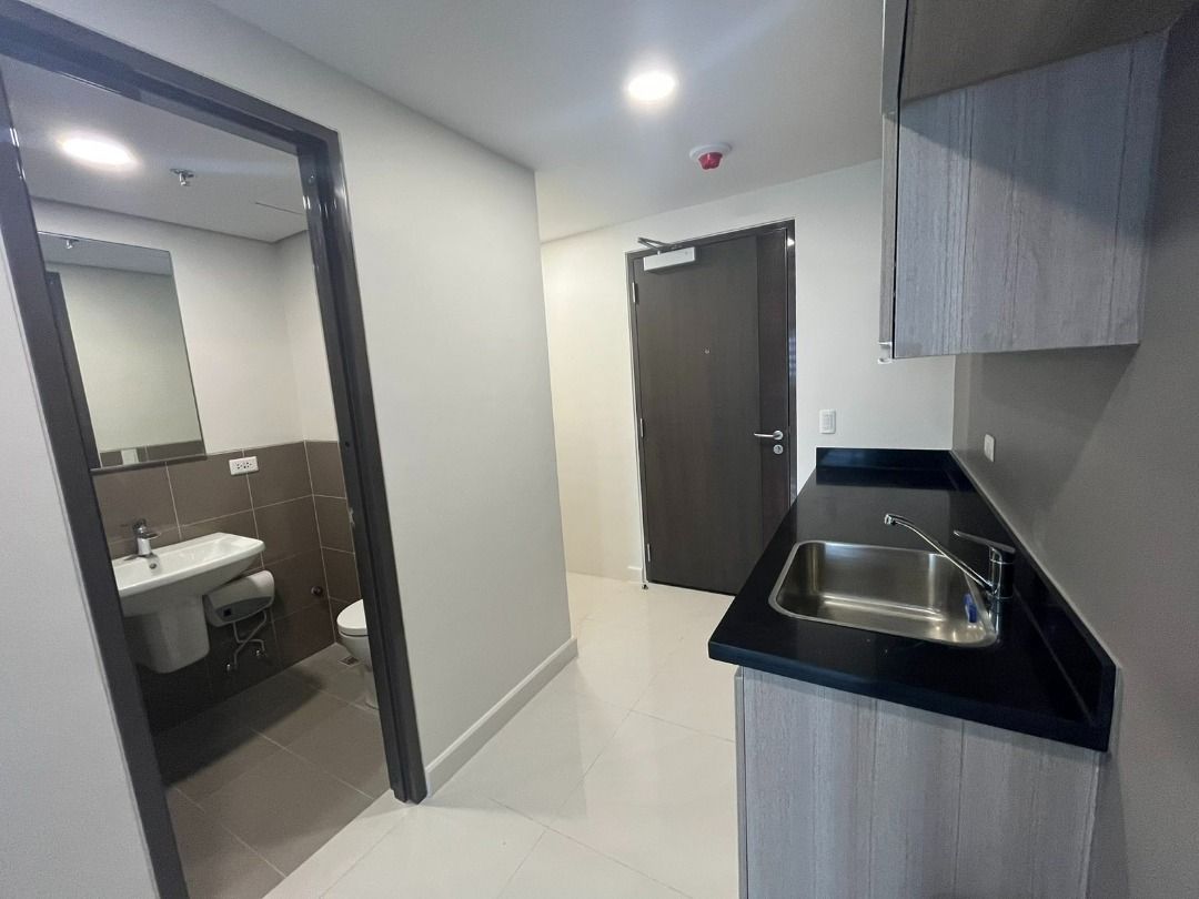 Studio unit near MAKATI MED & RCBC for RENT03