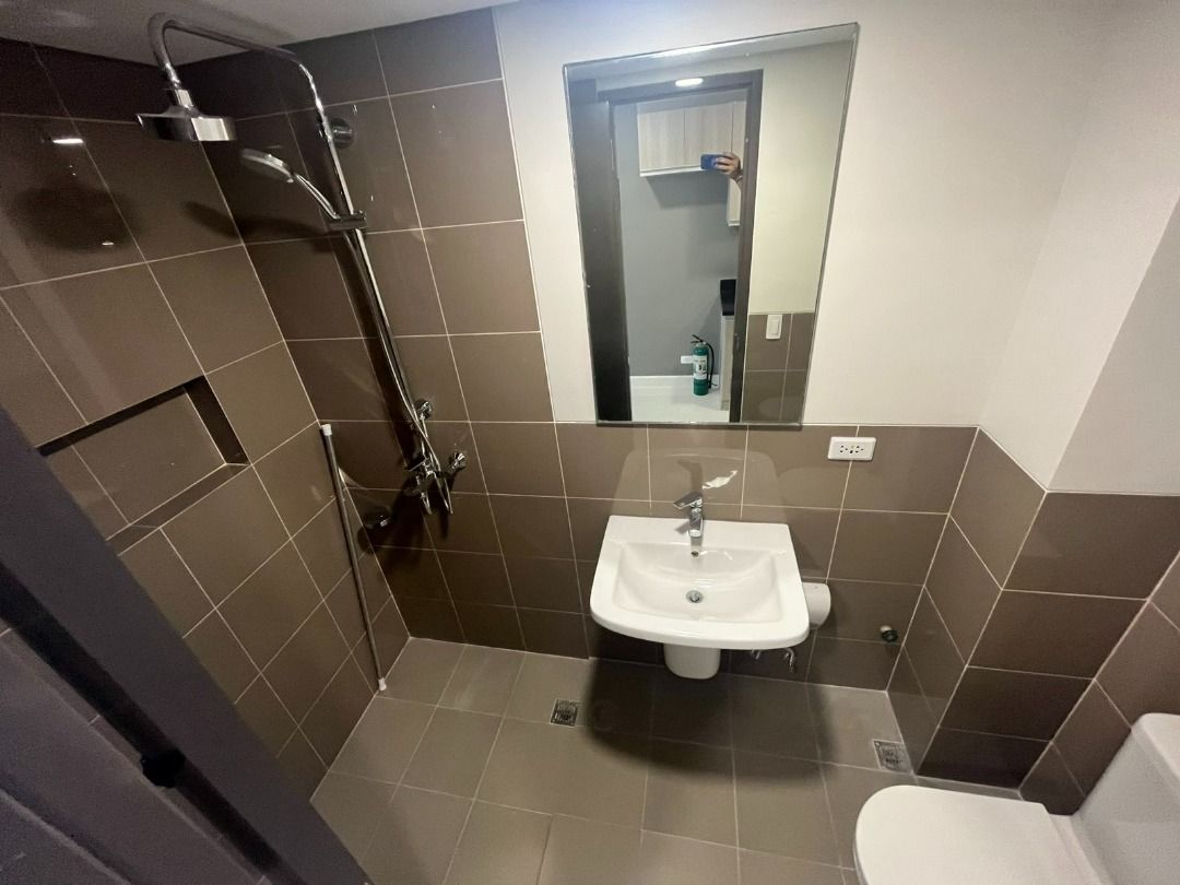 Studio unit near MAKATI MED & RCBC for RENT05