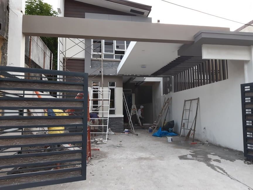 "2 STOREY SINGLE ATTACHED FULLY FURNISHED HOUSE FOR RENT FEU REGALADO, FEU DILIMAN, DAHLIA, COMMONWEALTH AVENUE, QUEZON CITY"02