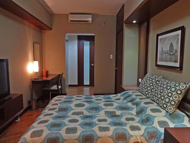 "For Rent: One Bedroom Unit in Joya South Tower, Rockwell Makati"05