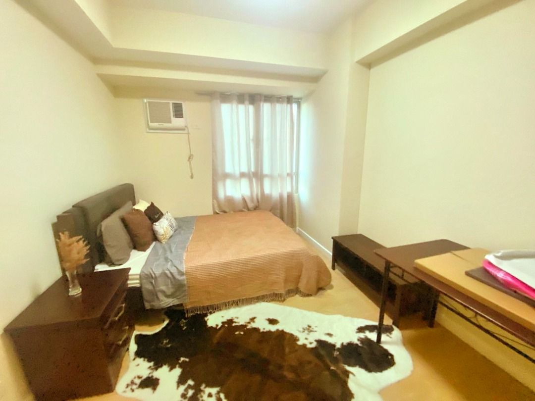 "THE GROVE AT ROCKWELL, 2 Bedroom Unit With Parking For Rent Pasig City"06
