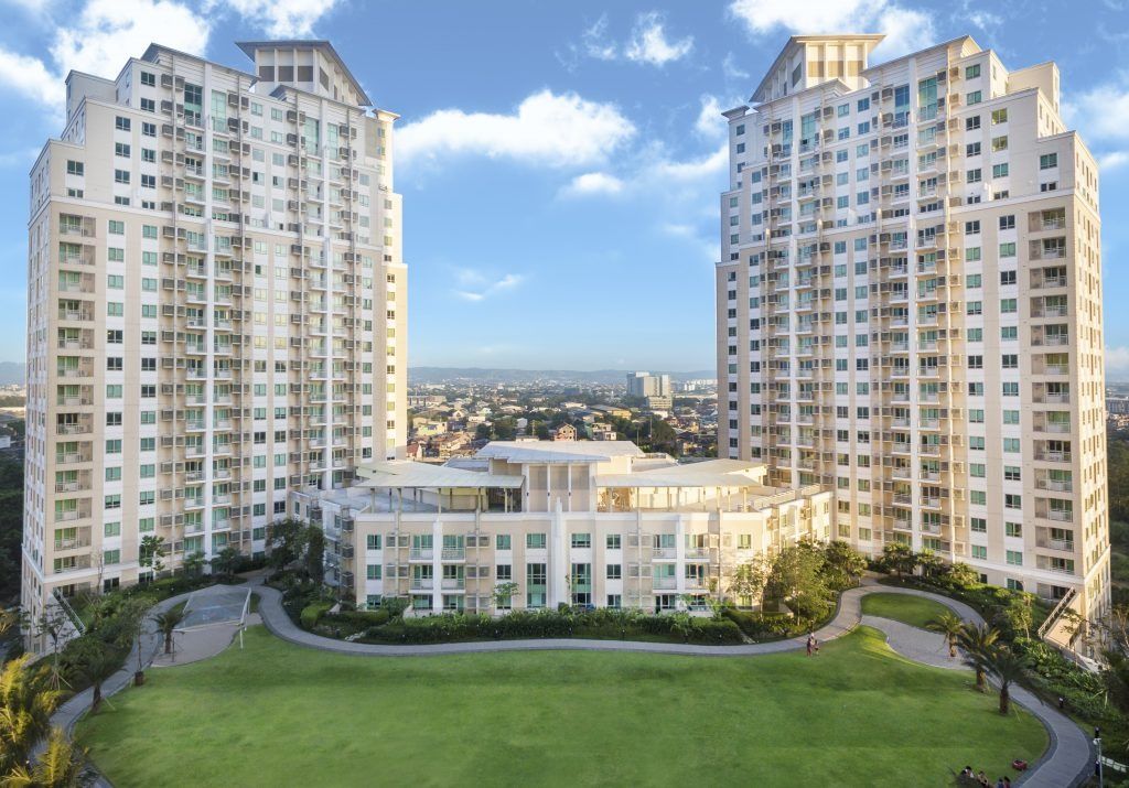"THE GROVE AT ROCKWELL, 2 Bedroom Unit With Parking For Rent Pasig City"07
