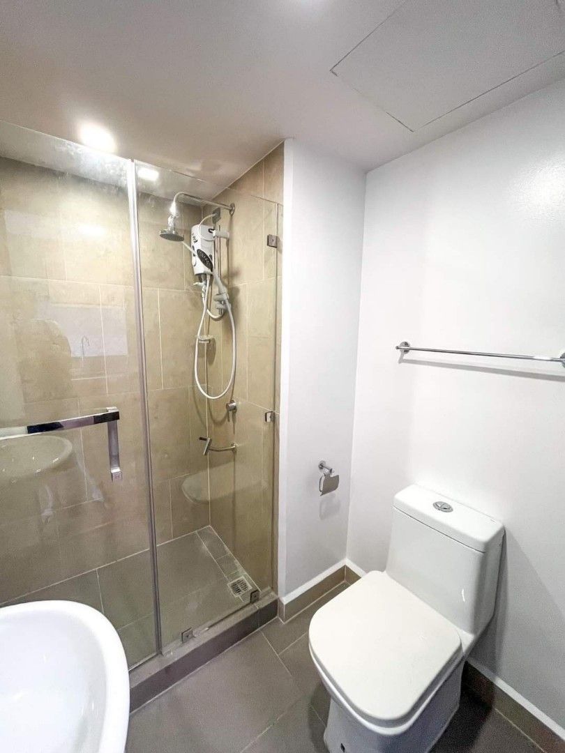 FOR RENT IN MAKATI: THE RISE (Brand new) 3 UNITS AVAILABLE North tower07