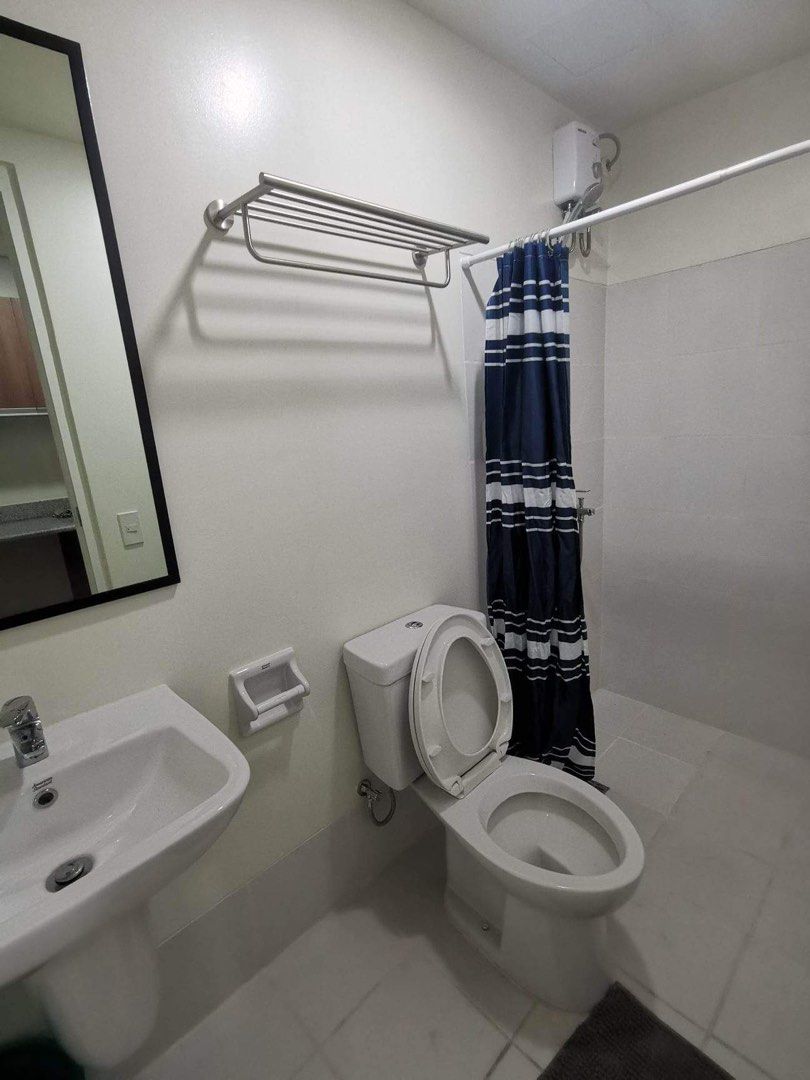 for rent in 3 TorreLorenzo across De LaSalle st. benilde along p. ocampo st. Malate  manila09