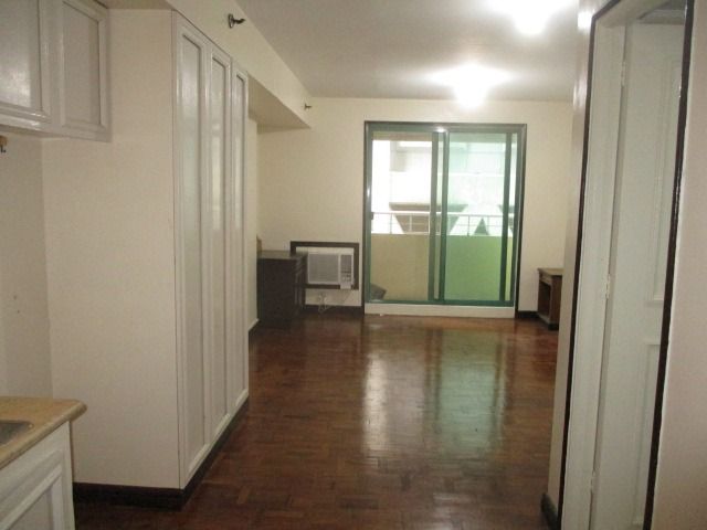 Newly Painted Condo for Rent  Makati Poblacion Jupiter Rockwell02