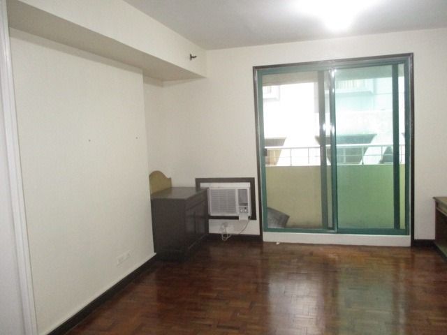 Newly Painted Condo for Rent  Makati Poblacion Jupiter Rockwell04