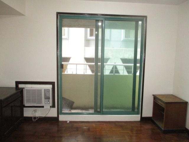 Newly Painted Condo for Rent  Makati Poblacion Jupiter Rockwell05